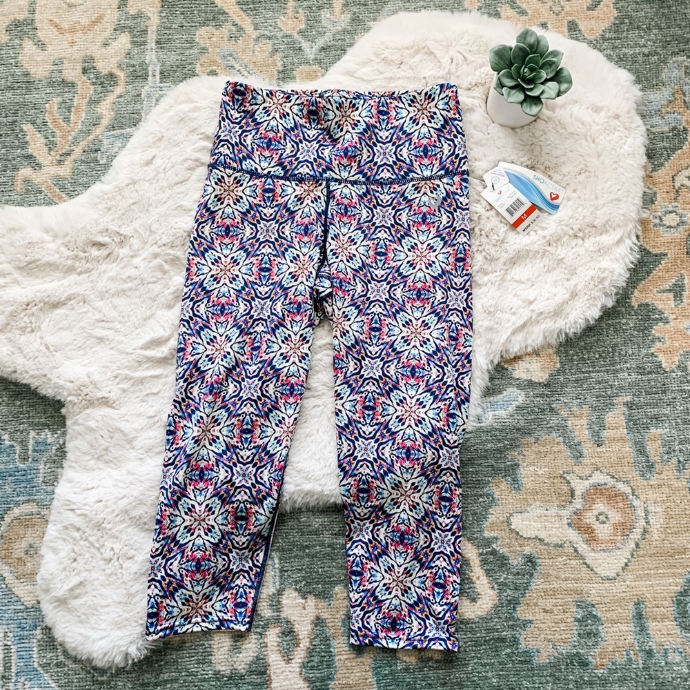 NWT Sho Active Blue 3/4 Length Active Leggings- Size Medium